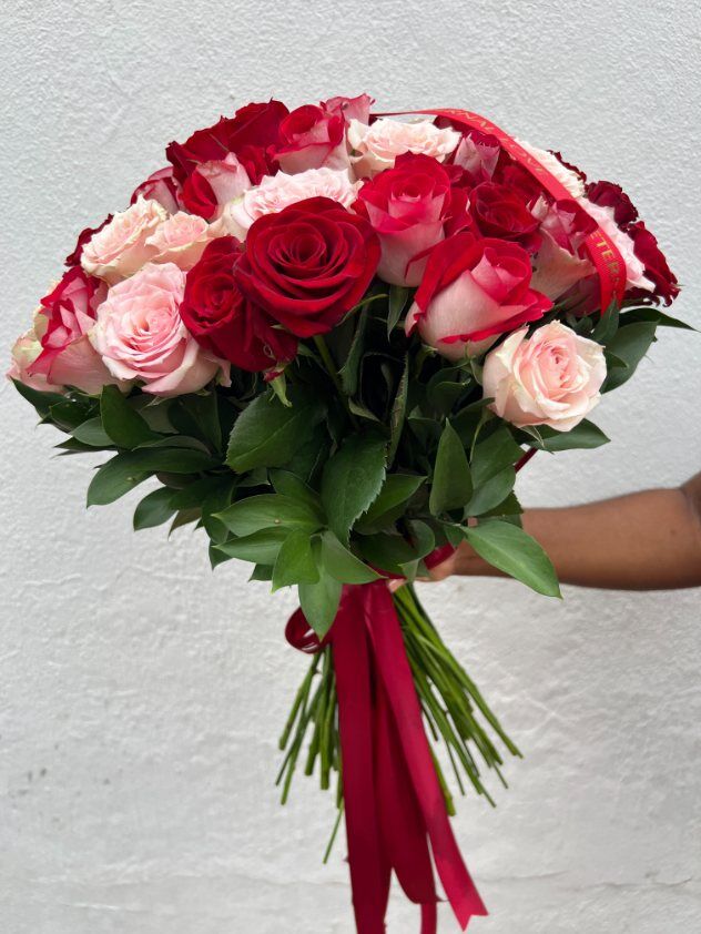 50 Mixed Pink & Red Roses Bunch