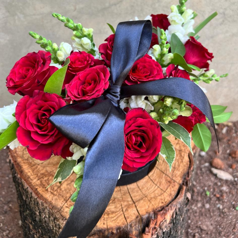 Elegant Red Roses Hat Box